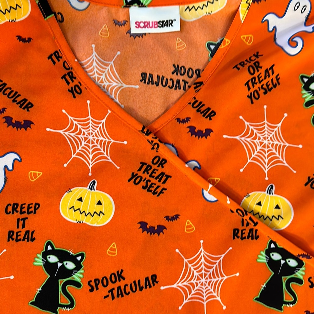 Scrubstar Halloween scrub top. XL.